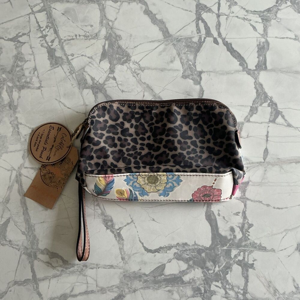 catchfly studio essentials pouch (nwt)